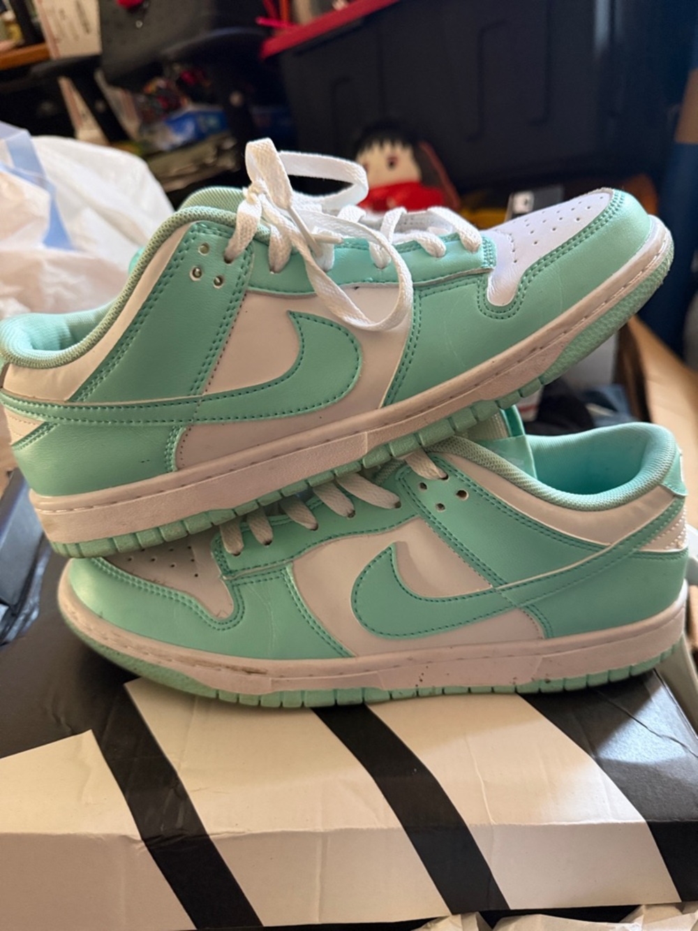 Nike Low-Top Sneaker in Mint and White